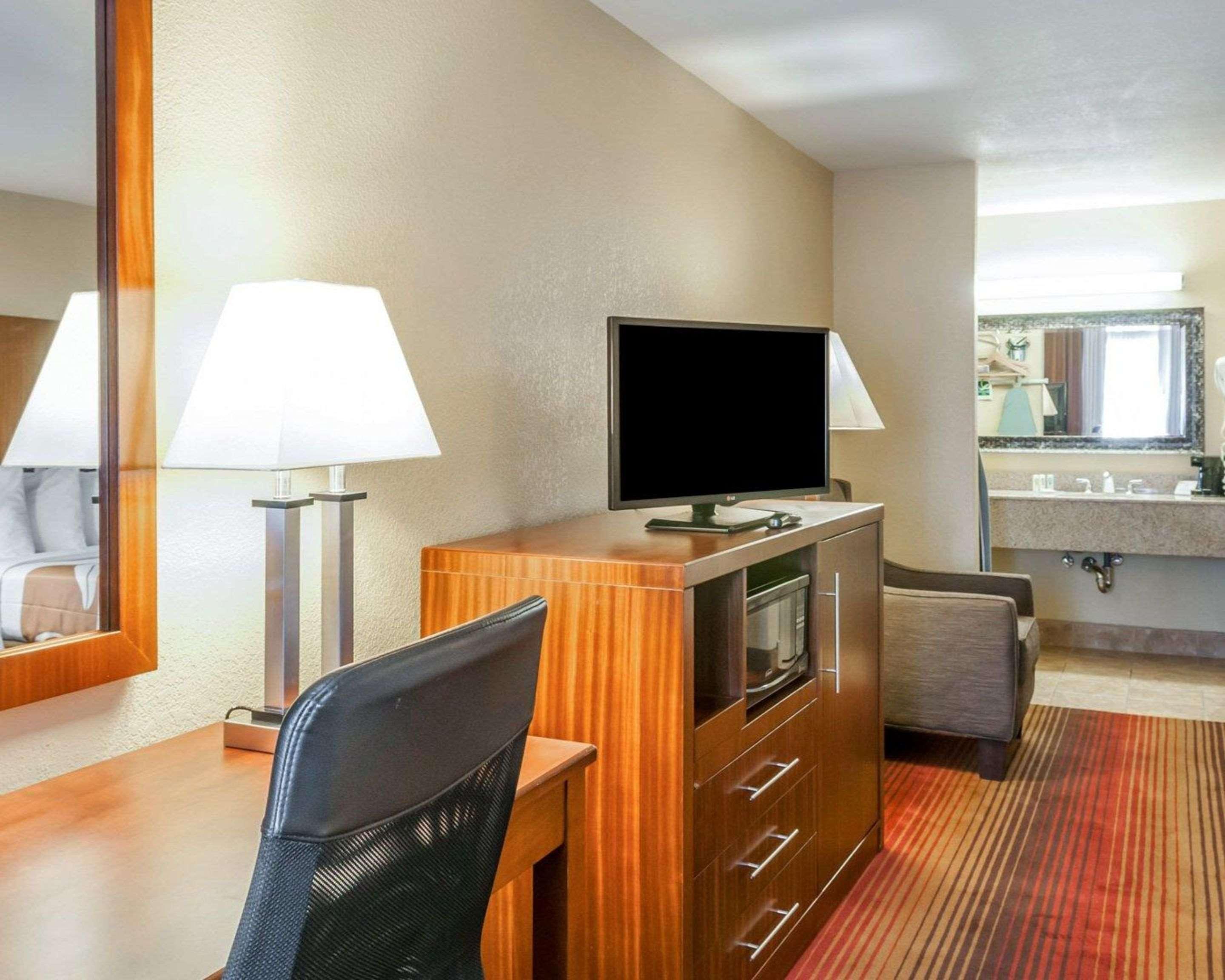 Quality Inn & Suites Albuquerque West Eksteriør billede
