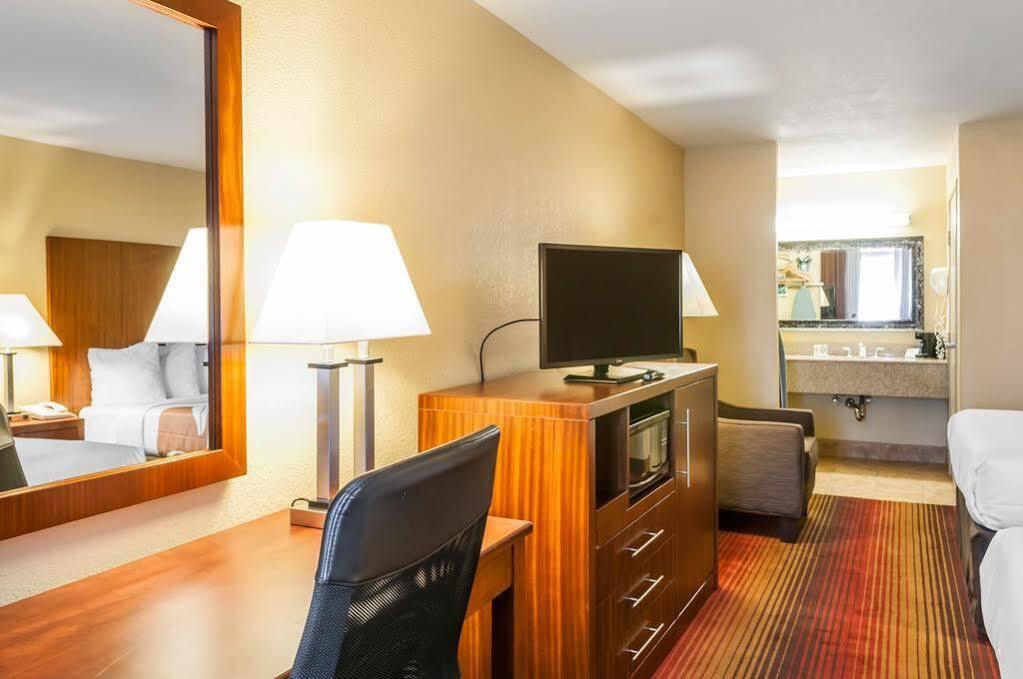 Quality Inn & Suites Albuquerque West Eksteriør billede